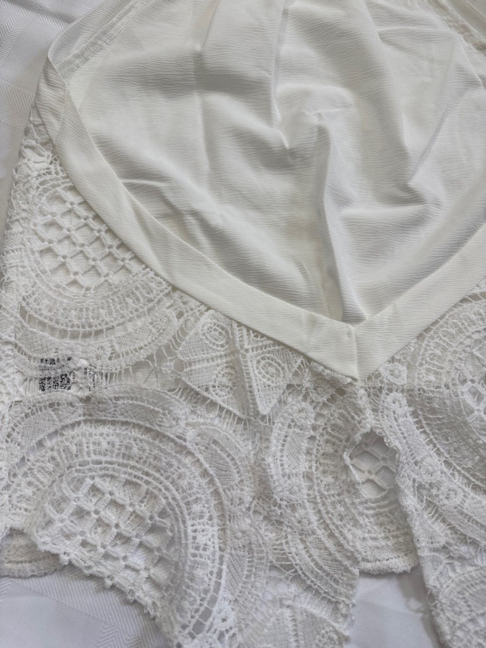 NWOT SHEIN White Crochet Halter Camisole Top. V Back. Size Medium. - Picture 7 of 9